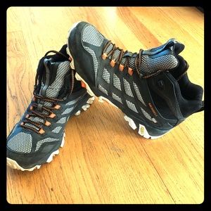 🥾 Merrell hiking boots 🥾 8.5 Worn for one trip